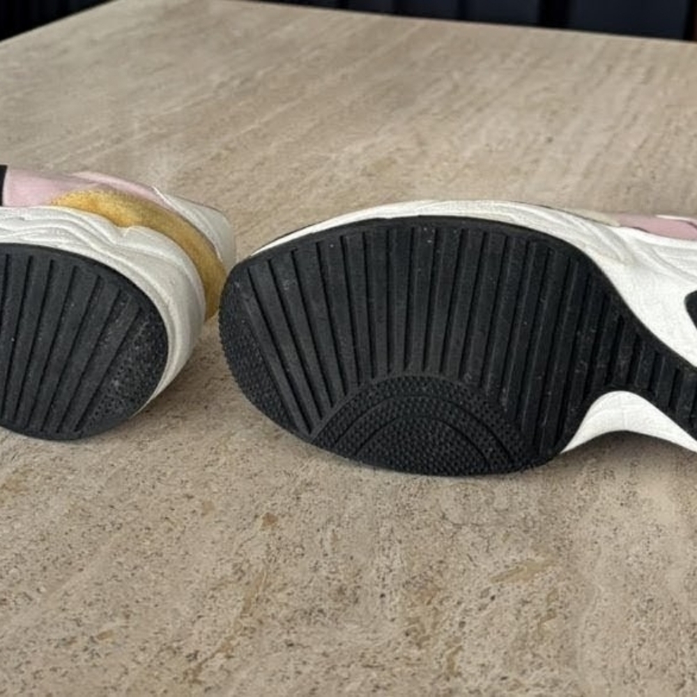 Stylish Women's Sneakers in Pink, Black, and Gold Size 8.5 - Picture 2 of 4